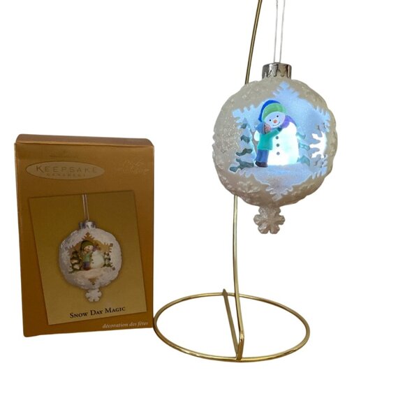 Hallmark Keepsake Ornament Snow Day Magic 2005 Club Exclusive Snowman and Child - Picture 1 of 8